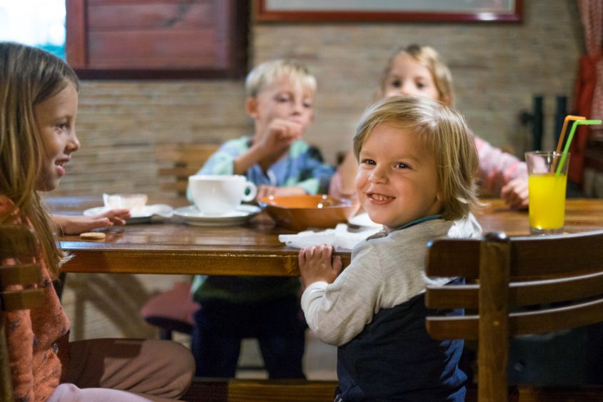 Kinder im Restaurant